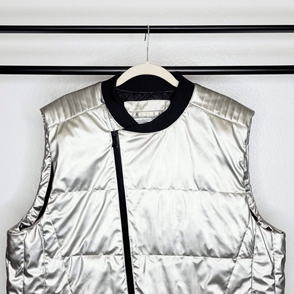 Calvin Klein Men's Silver Puffer Vest Size Large. - Picture 2 of 13